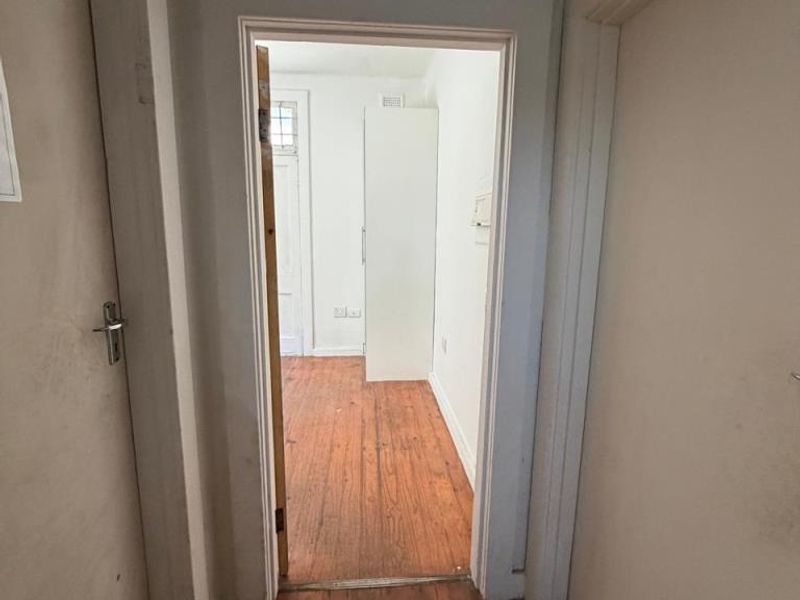 Room to Rent – Tennyson Street, Quigney - Photo 4