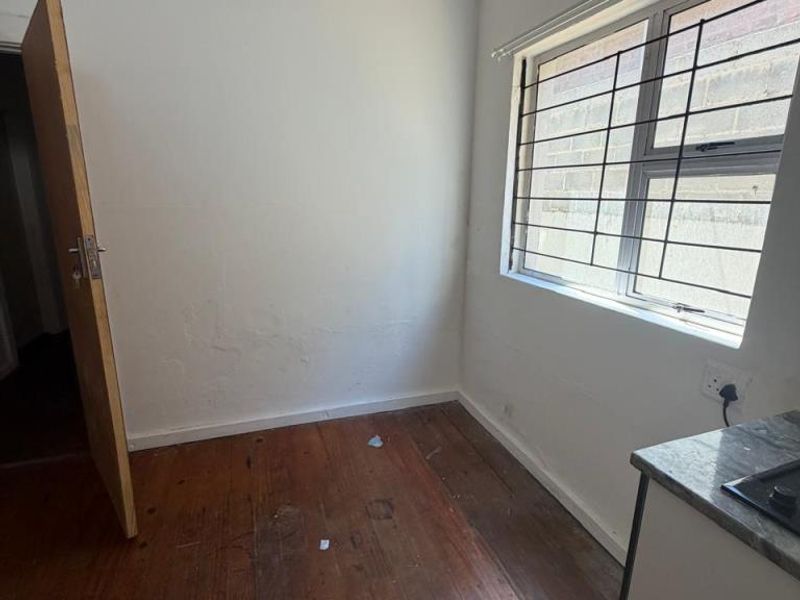 Room to Rent – Tennyson Street, Quigney - Photo 2