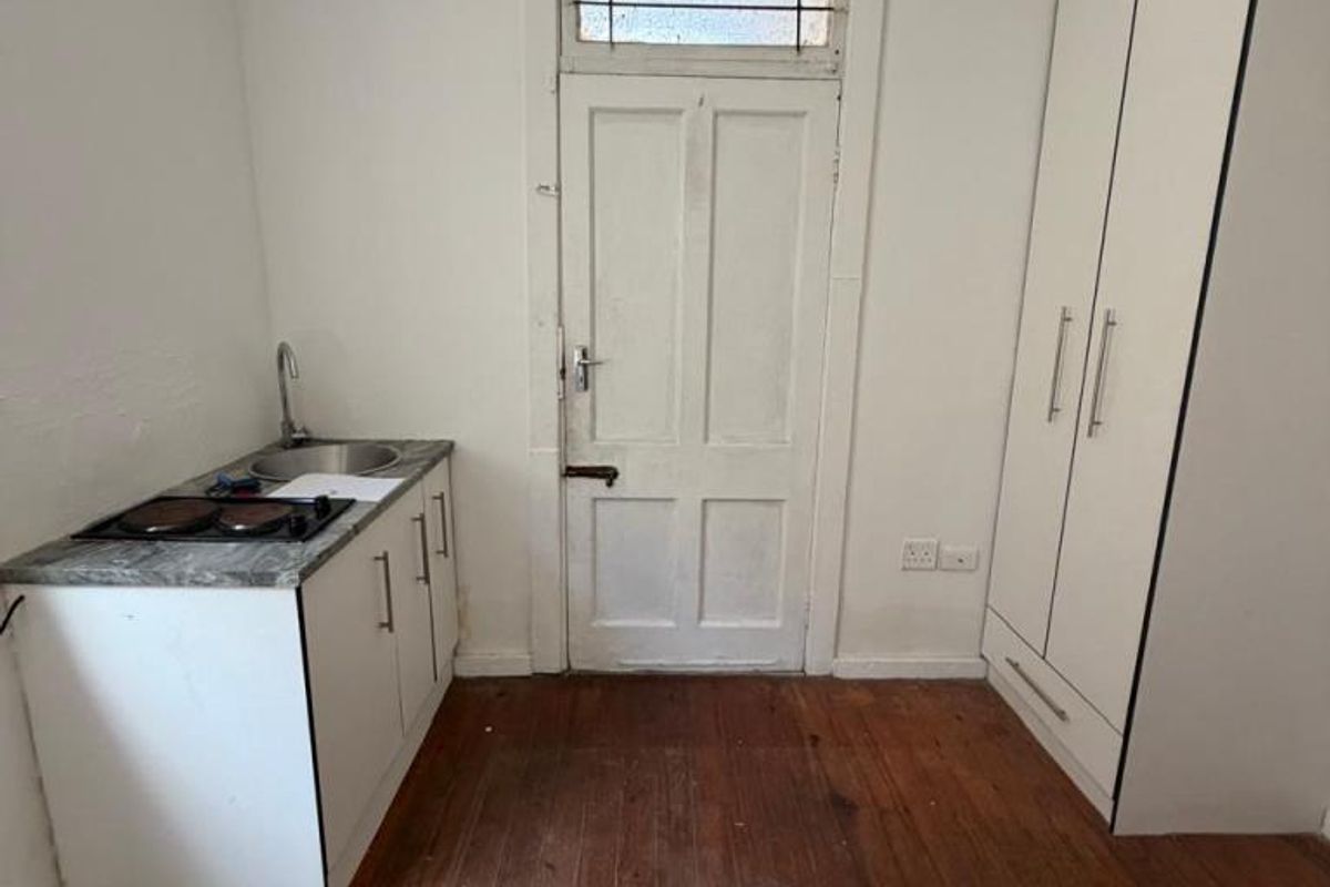 Room to Rent – Tennyson Street, Quigney - Photo 3