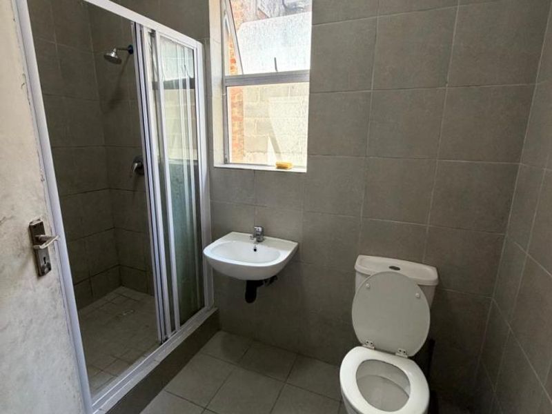 Room to Rent – Tennyson Street, Quigney - Photo 6