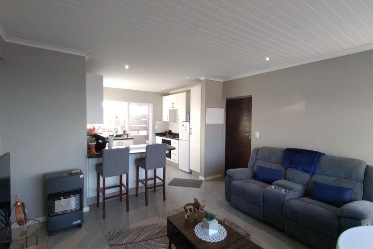 Secure & Stylish 2-Bedroom Flat in The Boulders, Sunnyridge - Photo 2