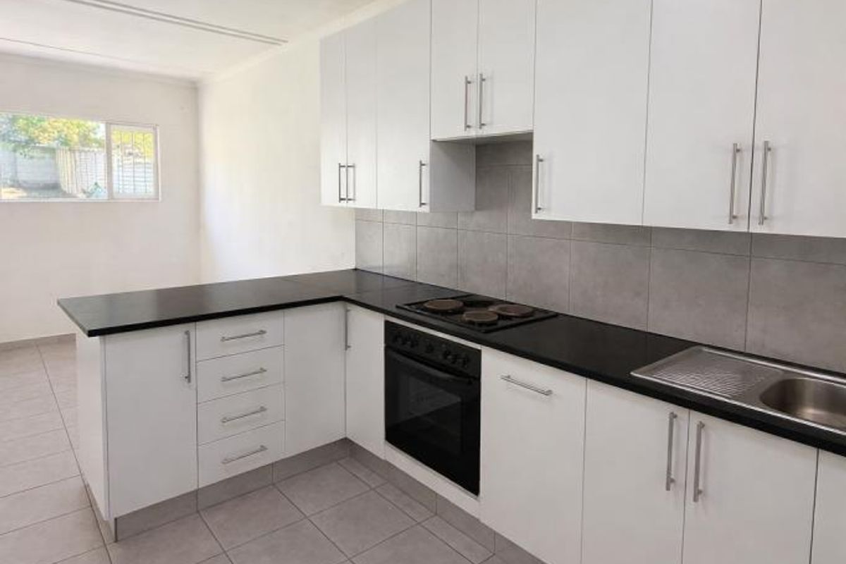 Immaculate 3 Bedroom House For Rent in Fourteenth Avenue, Gonubie - Photo 3