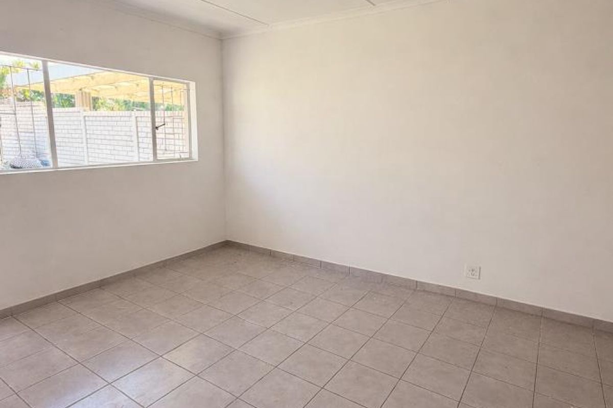 Immaculate 3 Bedroom House For Rent in Fourteenth Avenue, Gonubie - Photo 5