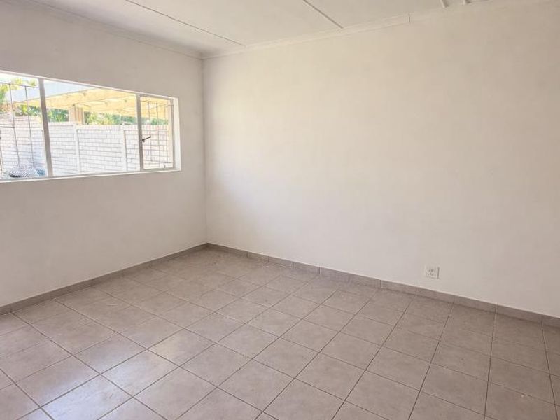 Immaculate 3 Bedroom House For Rent in Fourteenth Avenue, Gonubie - Photo 5