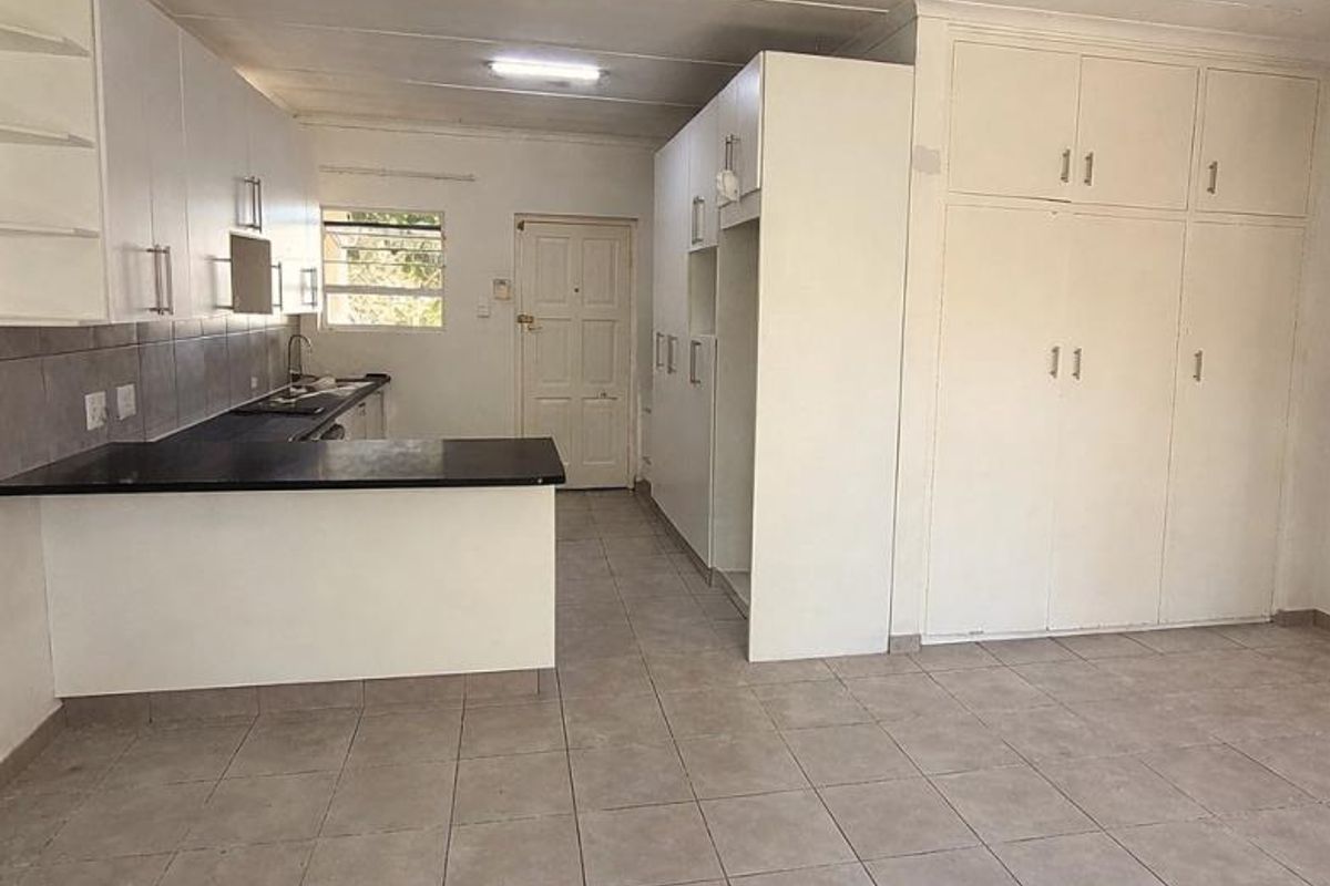 Immaculate 3 Bedroom House For Rent in Fourteenth Avenue, Gonubie - Photo 2