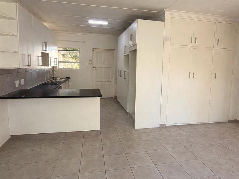 Immaculate 3 Bedroom House For Rent in Fourteenth Avenue, Gonubie - Photo 2