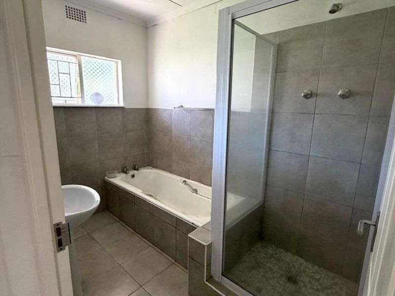 Immaculate 3 Bedroom House For Rent in Fourteenth Avenue, Gonubie - Photo 10