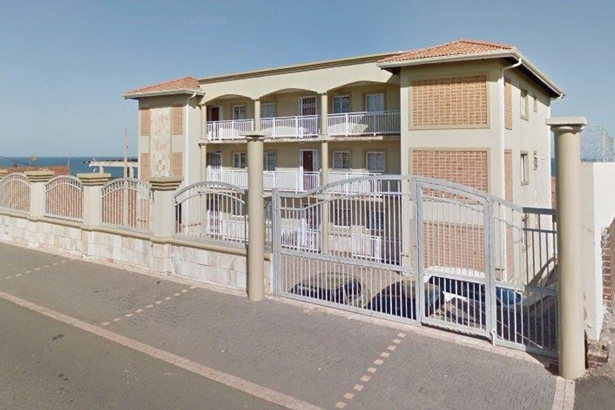 Do you love the ocean, then this one is for you right on the beachfront. Ocean Living at its best. - Photo 4