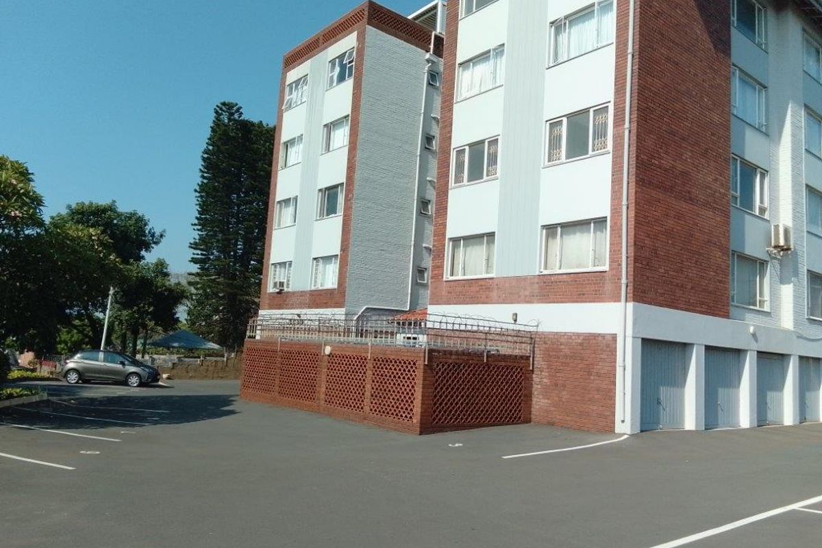 Recently Renovated unit and well secured block in Windermere.  - Photo 2