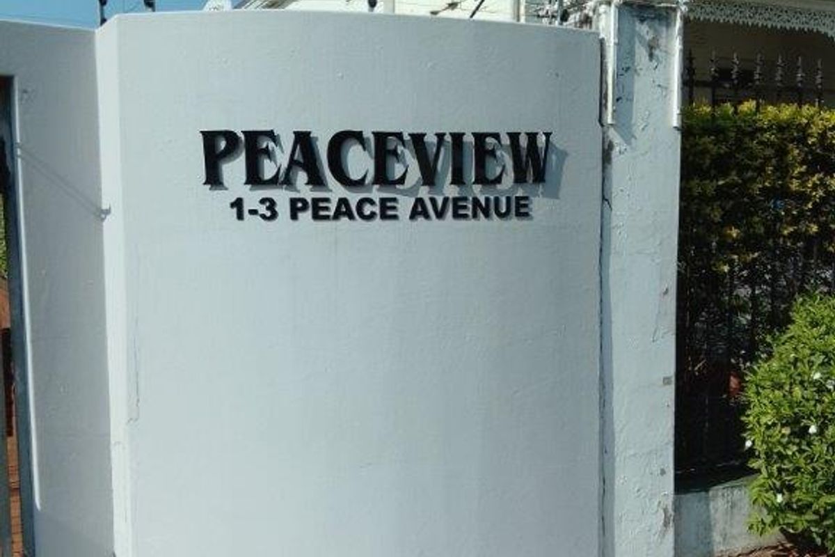 Recently Renovated unit and well secured block in Windermere.  - Photo 3