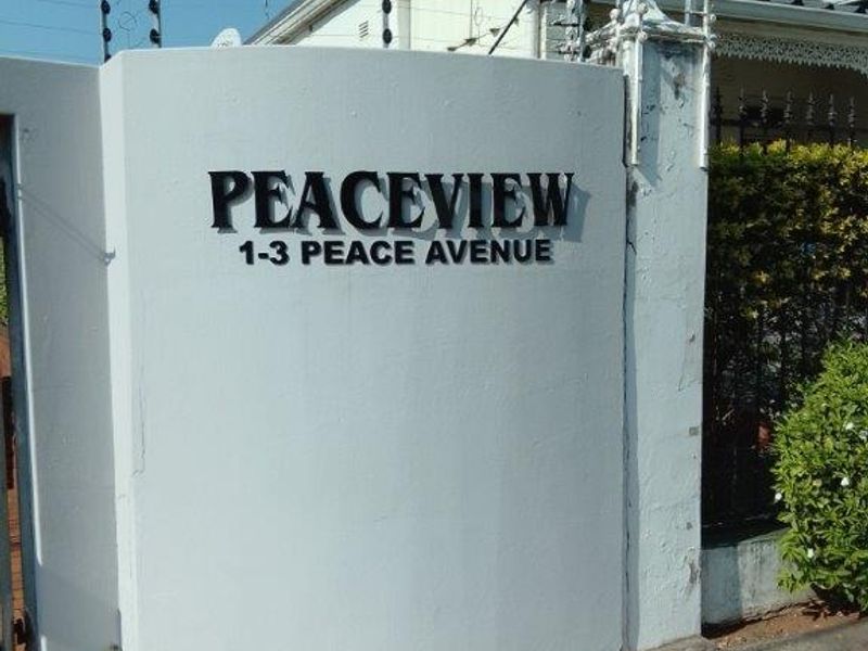 Recently Renovated unit and well secured block in Windermere.  - Photo 3