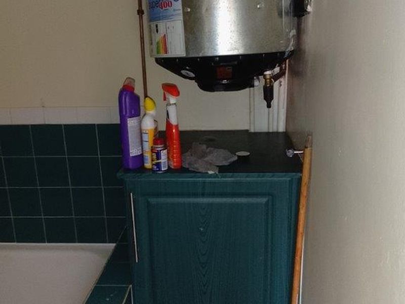 Recently Renovated unit and well secured block in Windermere.  - Photo 7