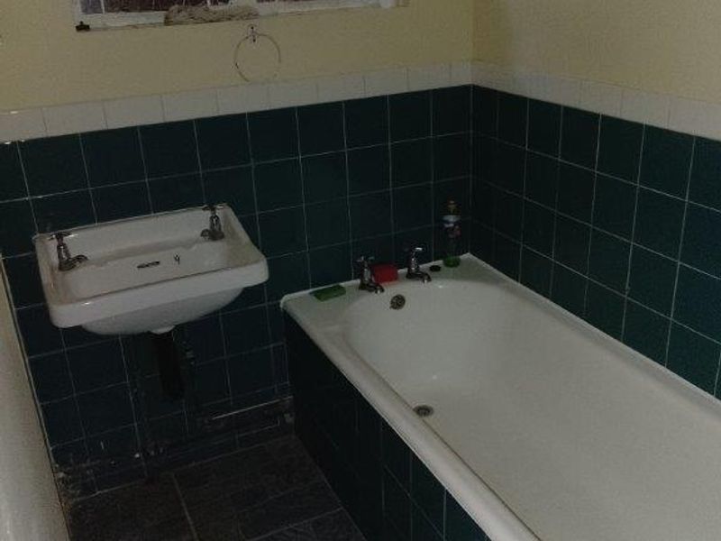 Recently Renovated unit and well secured block in Windermere.  - Photo 6