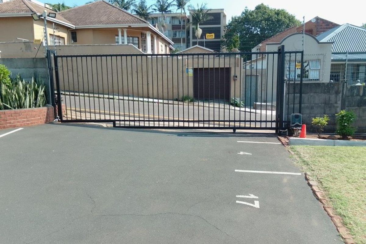 Recently Renovated unit and well secured block in Windermere.  - Photo 5