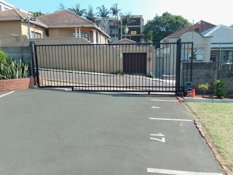 Recently Renovated unit and well secured block in Windermere.  - Photo 5