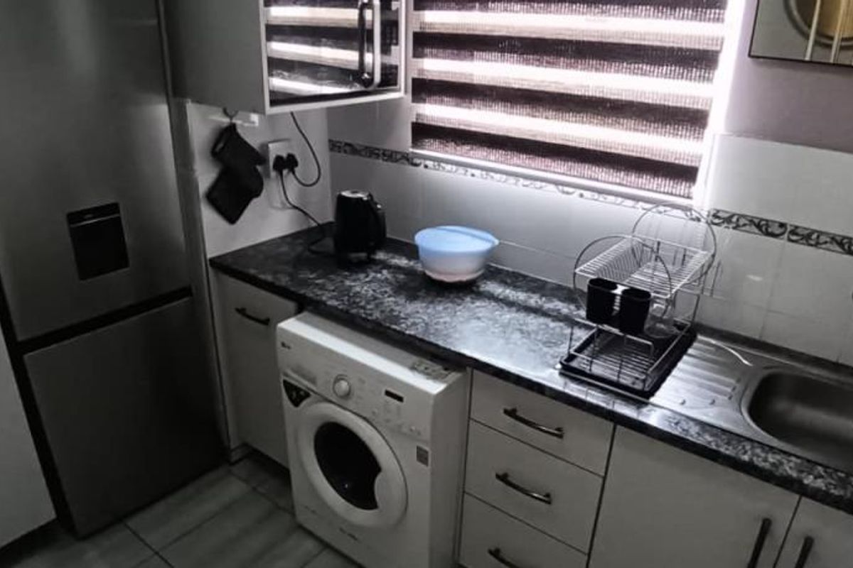 Spacious 2 Bedroom Apartment For Rent in Joycom Court, Southernwood - Photo 5