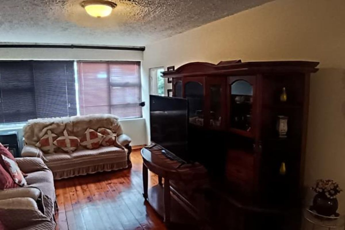 Spacious 2 Bedroom Apartment For Rent in Joycom Court, Southernwood - Photo 2