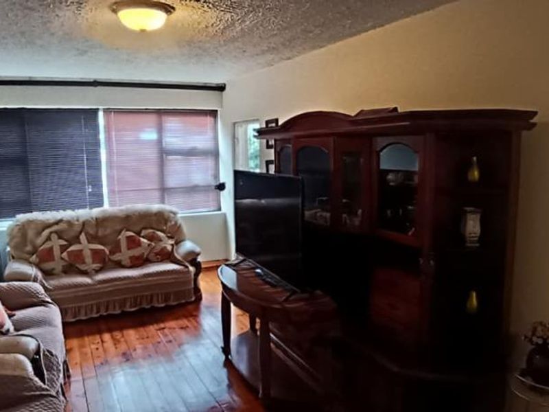 Spacious 2 Bedroom Apartment For Rent in Joycom Court, Southernwood - Photo 2