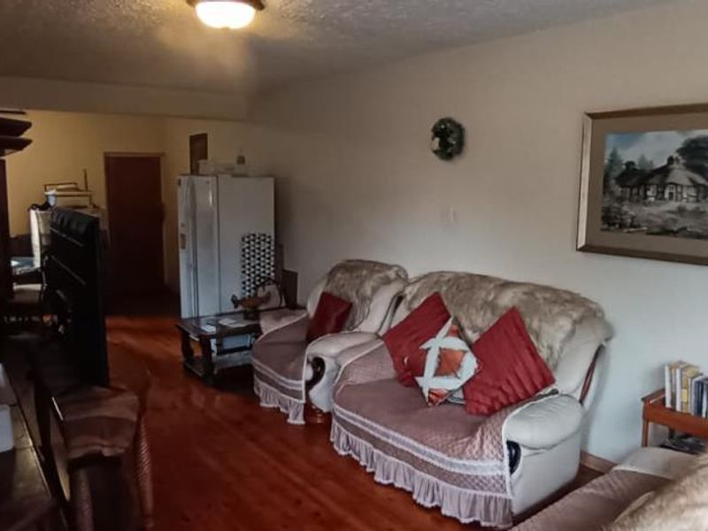 Spacious 2 Bedroom Apartment For Rent in Joycom Court, Southernwood - Photo 3