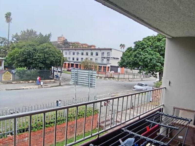 Spacious 2 Bedroom Apartment For Rent in Joycom Court, Southernwood - Photo 9