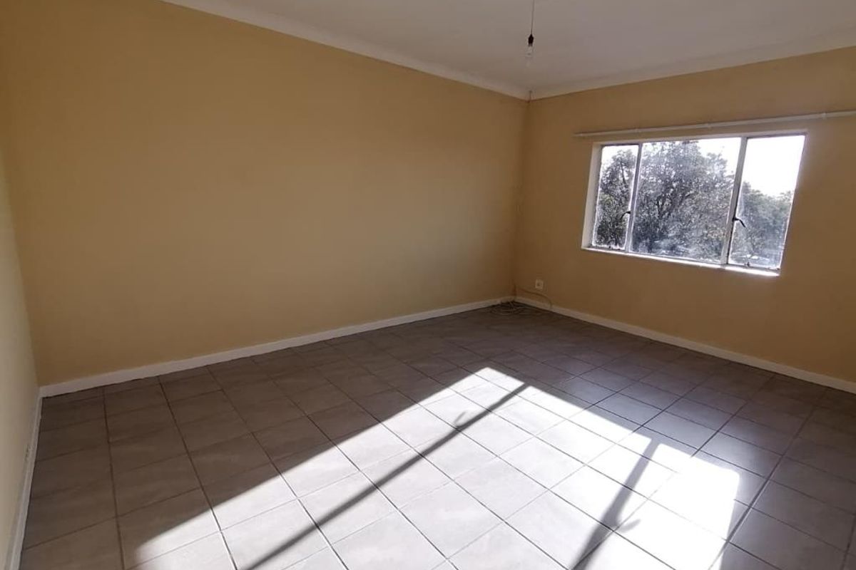 Newly Renovated 1 Bedroom Apartment in Shalimar Court, Southernwood - Photo 4