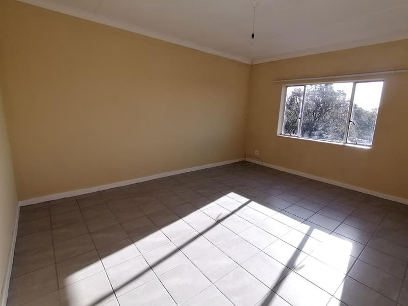 Newly Renovated 1 Bedroom Apartment in Shalimar Court, Southernwood - Photo 4