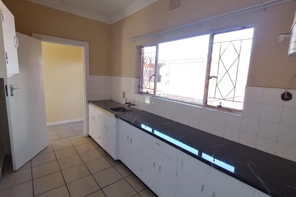 Newly Renovated 1 Bedroom Apartment in Shalimar Court, Southernwood - Photo 3