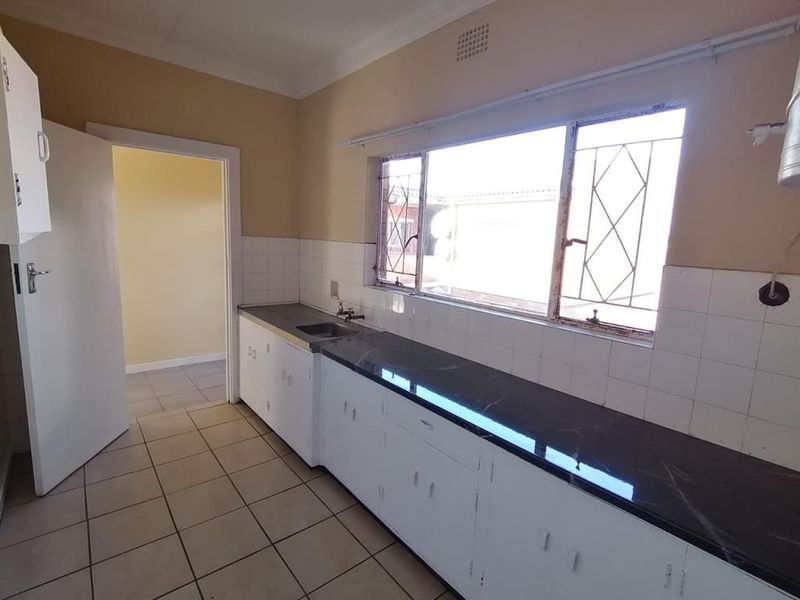 Newly Renovated 1 Bedroom Apartment in Shalimar Court, Southernwood - Photo 3