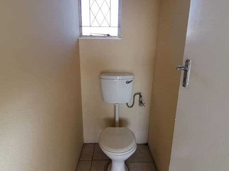 Newly Renovated 1 Bedroom Apartment in Shalimar Court, Southernwood - Photo 8