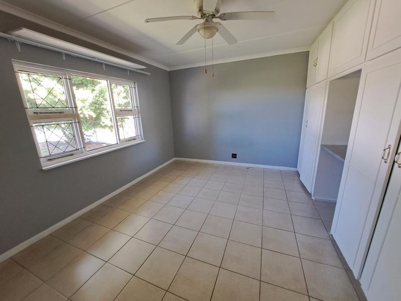 Spacious 2 Bedroom Flat For Rent in Fifteenth Avenue, Gonubie - Photo 8