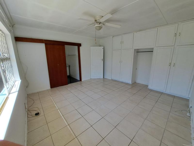 Spacious 2 Bedroom Flat For Rent in Fifteenth Avenue, Gonubie - Photo 6