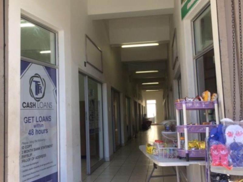 Conveniently and secure arcade shop availalble to rent - Photo 7