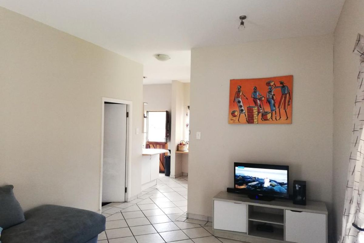 3 Bedroom Townhouse To Rent in Summerwoods, Abbotsford - Photo 3