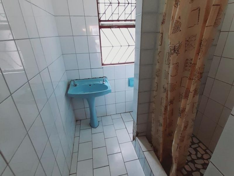 Room For Rent in Caxton Street, Quigney - Photo 6