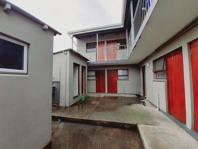 Room For Rent in Caxton Street, Quigney - Photo 3