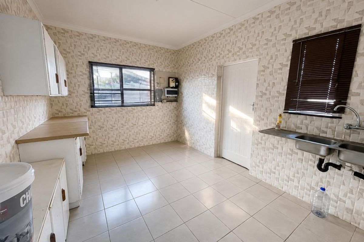 Beautiful House For Rent in Montgomery Drive, Cambridge West - Photo 3