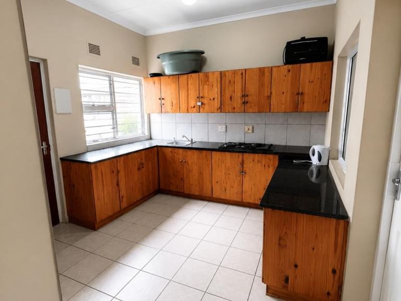 Room For Rent in Caxton Street, Quigney - Photo 4