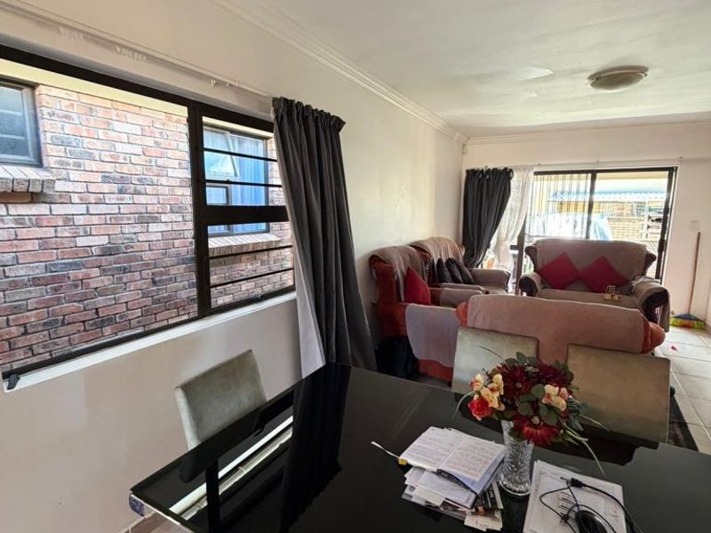 Spacious 3 Bedroom Townhouse For Rent in Jago Place, Gonubie - Photo 4