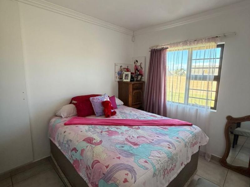 Spacious 3 Bedroom Townhouse For Rent in Jago Place, Gonubie - Photo 10