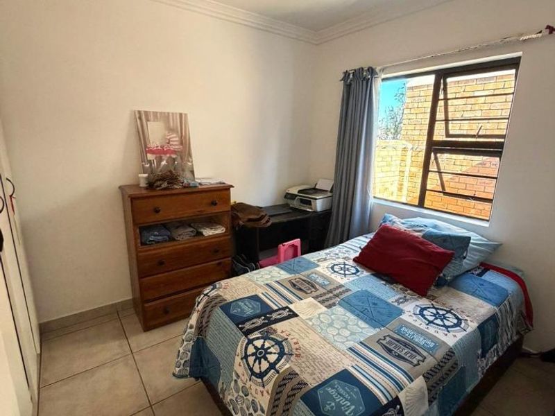 Spacious 3 Bedroom Townhouse For Rent in Jago Place, Gonubie - Photo 8