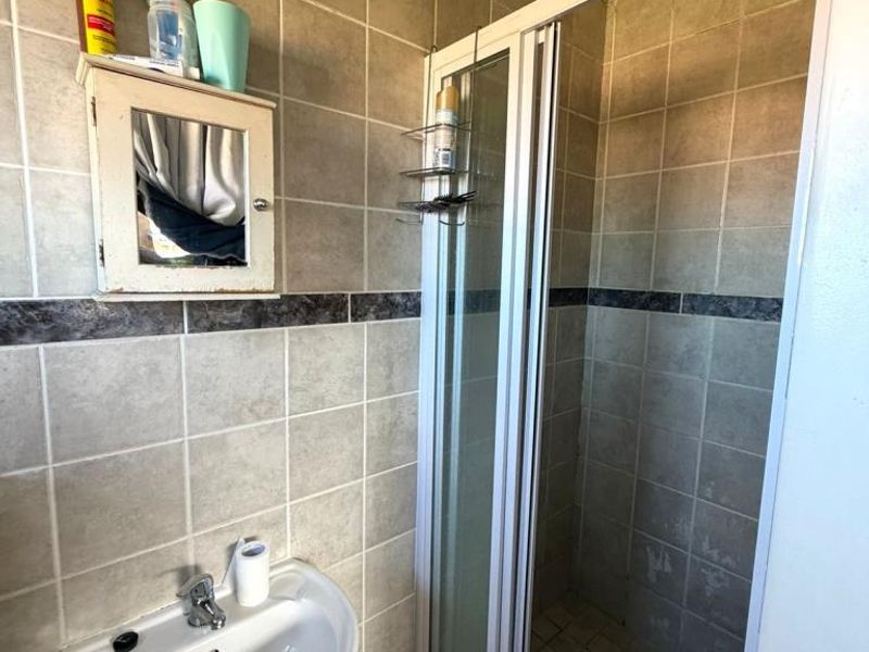 Spacious 3 Bedroom Townhouse For Rent in Jago Place, Gonubie - Photo 7
