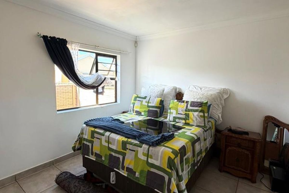 Spacious 3 Bedroom Townhouse For Rent in Jago Place, Gonubie - Photo 5