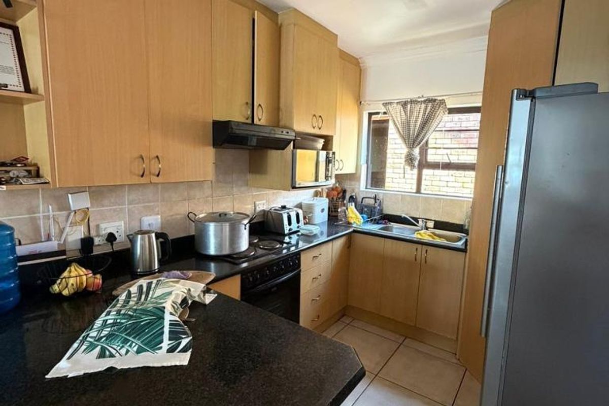 Spacious 3 Bedroom Townhouse For Rent in Jago Place, Gonubie - Photo 3