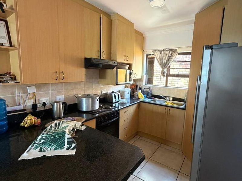 Spacious 3 Bedroom Townhouse For Rent in Jago Place, Gonubie - Photo 3