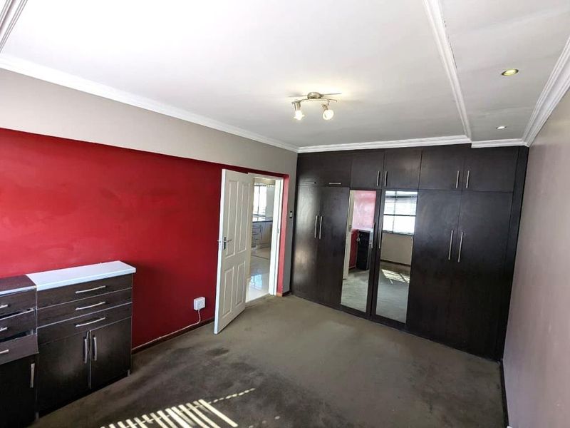 Spacious Two Bedroom APartment For Rent in Sherwood Court, Southernwood - Photo 6