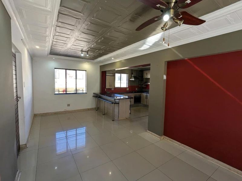 Spacious Two Bedroom APartment For Rent in Sherwood Court, Southernwood - Photo 2