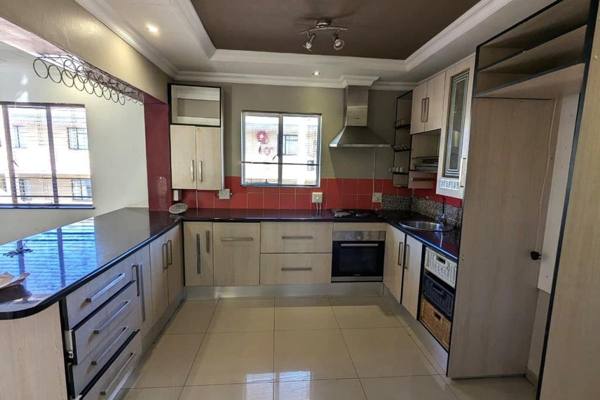 Spacious Two Bedroom APartment For Rent in Sherwood Court, Southernwood - Photo 4