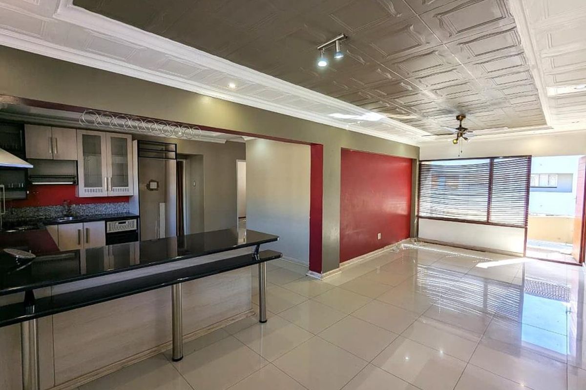 Spacious Two Bedroom APartment For Rent in Sherwood Court, Southernwood - Photo 3