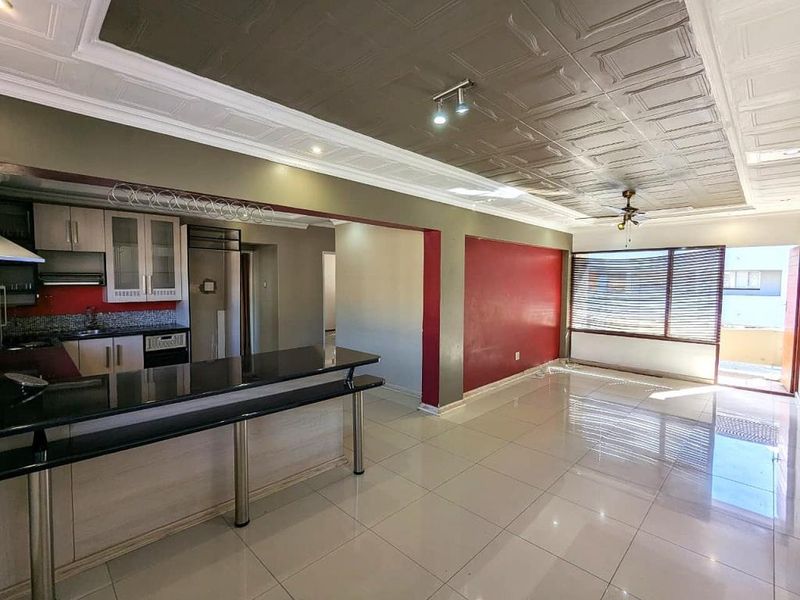Spacious Two Bedroom APartment For Rent in Sherwood Court, Southernwood - Photo 3