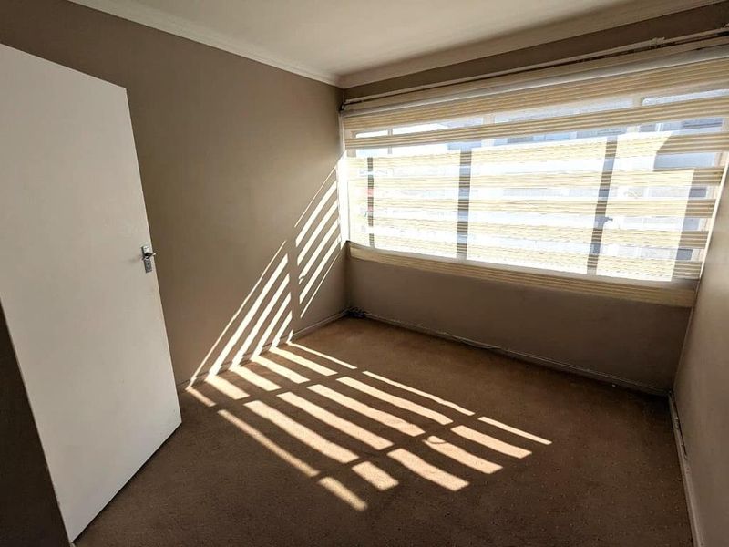 Spacious Two Bedroom APartment For Rent in Sherwood Court, Southernwood - Photo 7